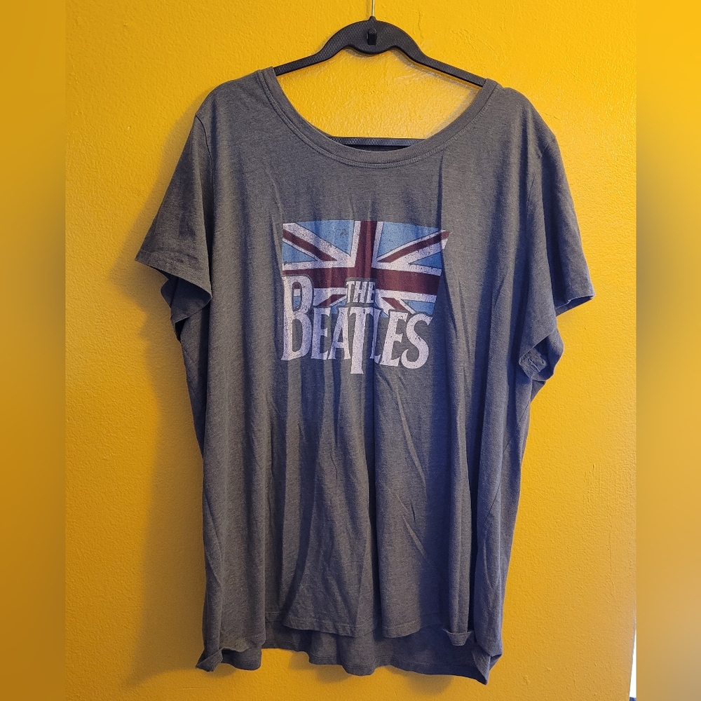 Torrid Beatles Logo Grey, Red & Blue T-Shirt - Size 5 - 28 - Pre-owned